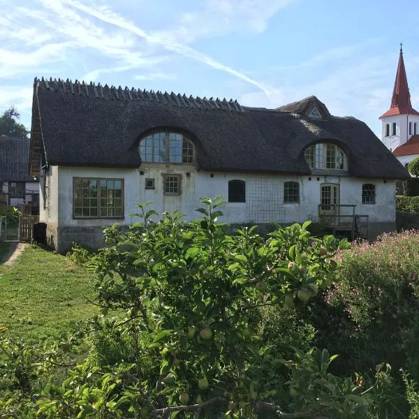 Ga Prästgården i Rörum，位于锡姆里斯港的酒店