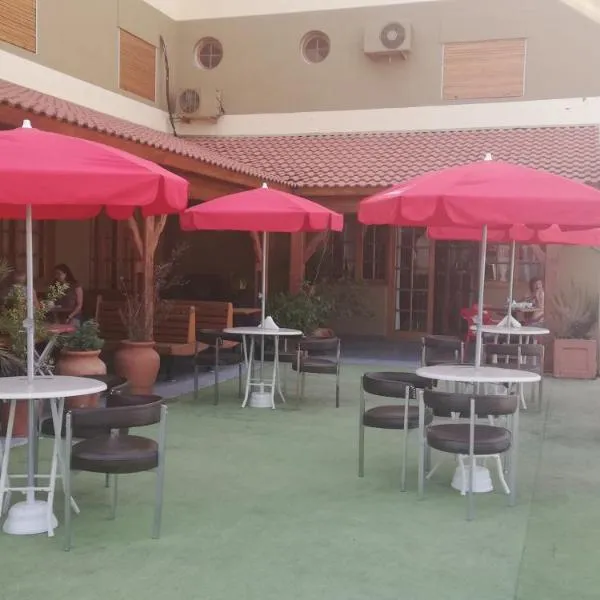 HOTEL CONTINENTAL COSQUIN，位于科斯金的酒店