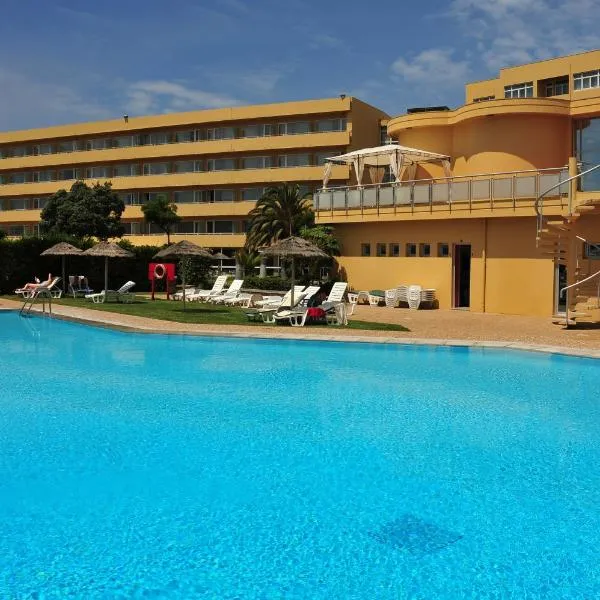 阿克西斯奥菲尔海滩度假酒店，位于Descampado的酒店