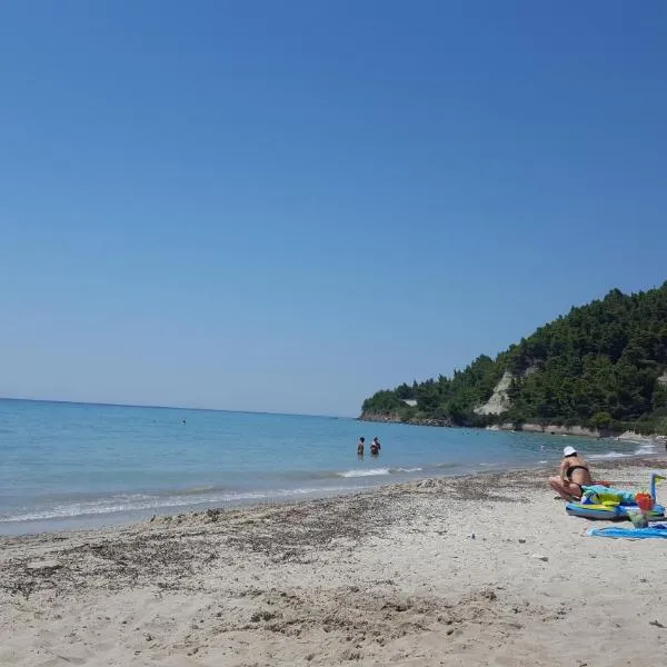 Cozy summer house by the beach，位于弗尔卡的酒店