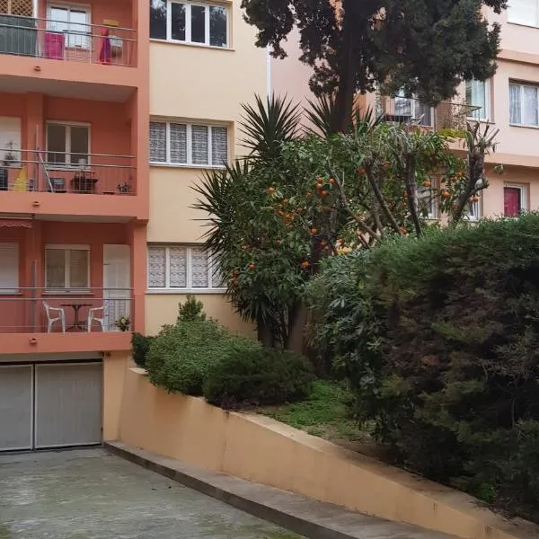 location saisonnière，位于芒通的酒店