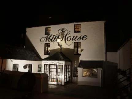 The Mill House Hotel，位于Garmouth的酒店