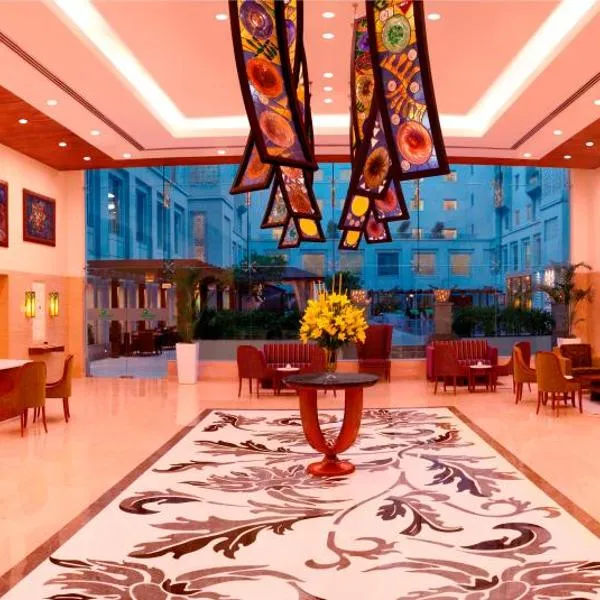 德里机场柠檬树酒店，位于Mahrauli的酒店