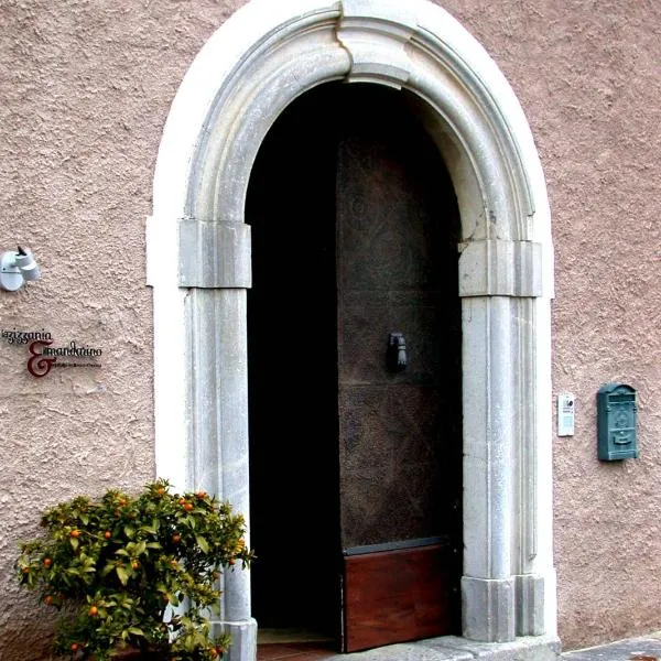 拉泽娜雅曼德瑞诺住宿加早餐旅馆，位于Roccagloriosa的酒店