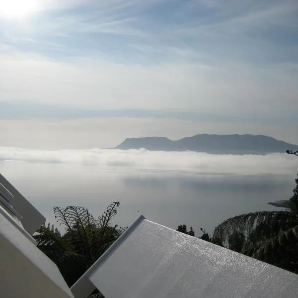 te Whare -Lake Tarawera tree-top nest，位于罗托鲁瓦的酒店