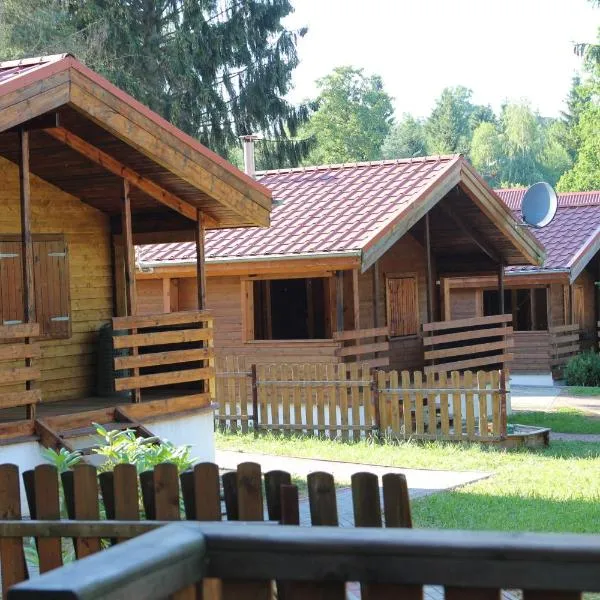 Domki nad jeziorem w Karłowicach，位于Karłowice的酒店