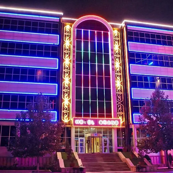 Grand Nakhchivan Hotel，位于纳希切万的酒店