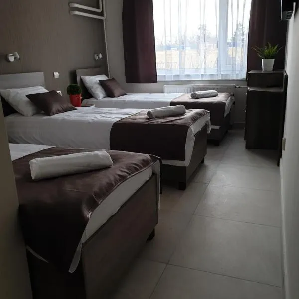 Familia Panzió & Apartmanház Győr，位于纽尔的酒店