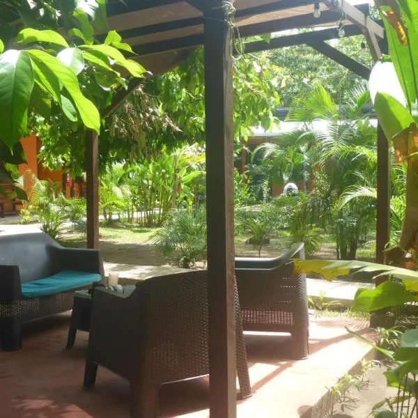 Aracari Garden Hostel，位于Jaloba的酒店