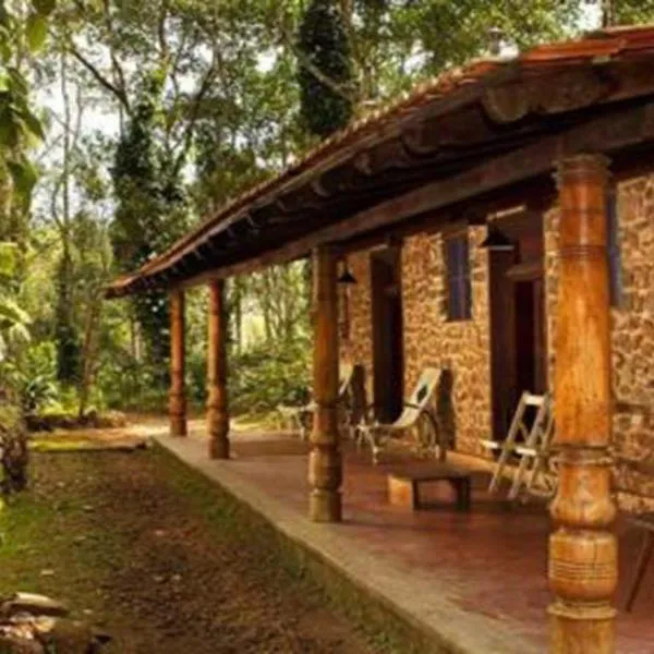 Elephant Valley Eco Farm Hotel，位于Ayyampālaiyam的酒店