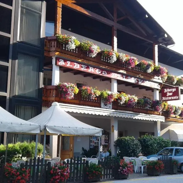 贝拉维斯塔酒店，位于Tellina的酒店