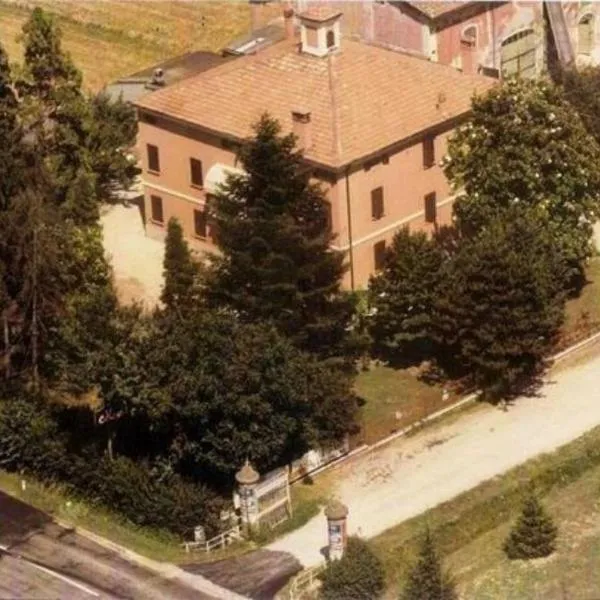 B & B le querce di Marco CAMERA VERDE，位于San Prospero 的酒店