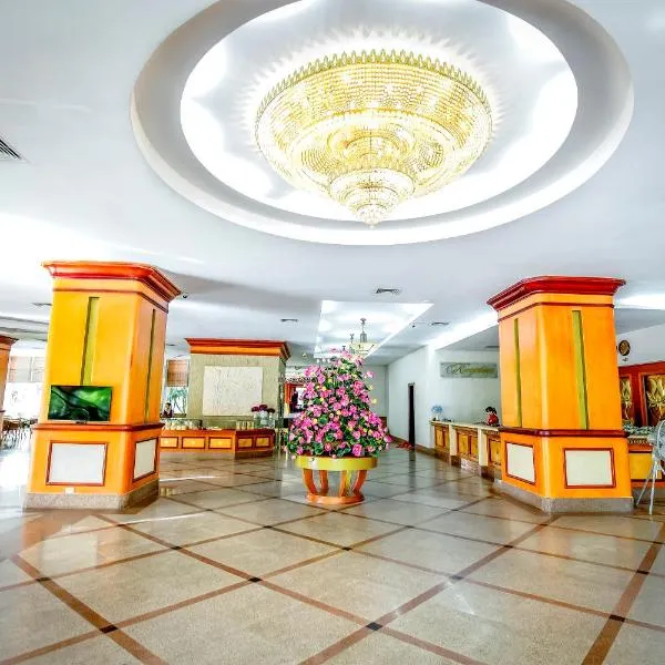 NGAN HA HOTEL，位于Hưng Long的酒店