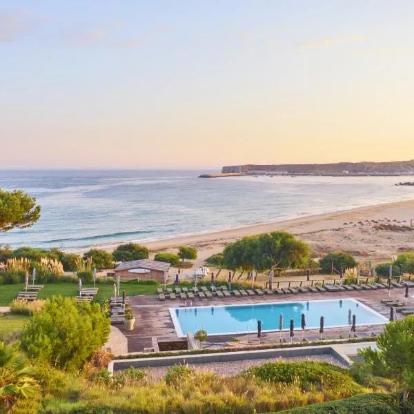 萨格雷斯海滩马丁哈尔家庭度假酒店，位于Figueira的酒店