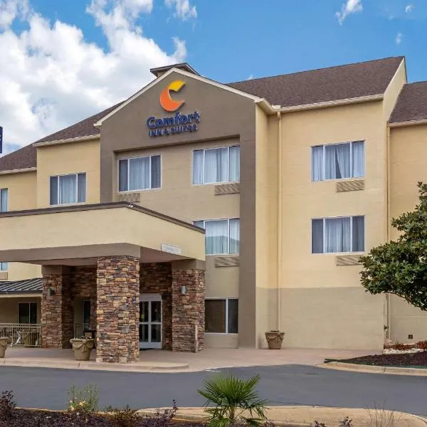 Comfort Inn & Suites Montgomery East Carmichael Rd，位于Mitylene的酒店