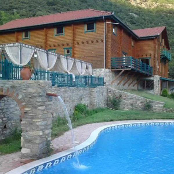 狄俄尼索斯村度假酒店，位于Loutrá Elevtherón的酒店
