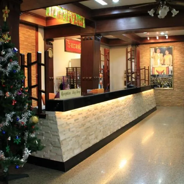 Sri Chumphon Hotel，位于Ban Na Noi的酒店