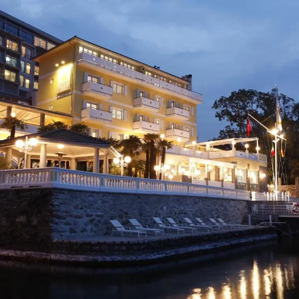 Holiday Hotel YACHTSPORT RESORT Lago Maggiore，位于布里萨戈的酒店