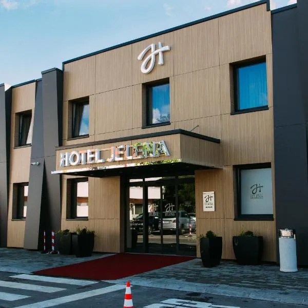 伊莲娜酒店，位于Lauš的酒店