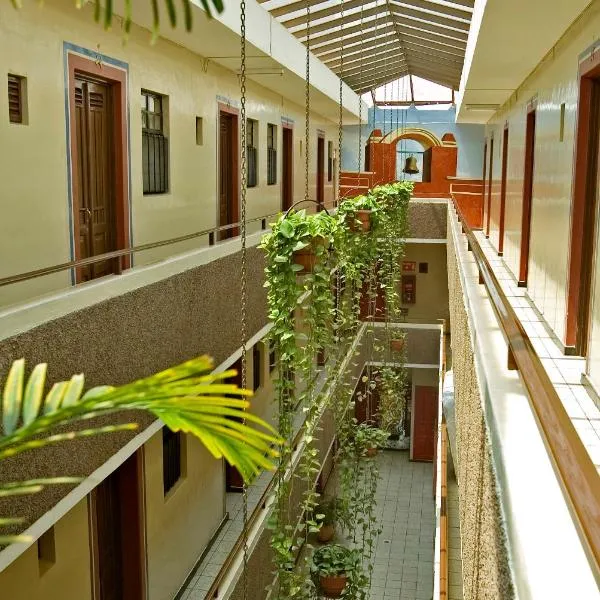 Hotel Janeiro，位于瓜达拉哈拉的酒店