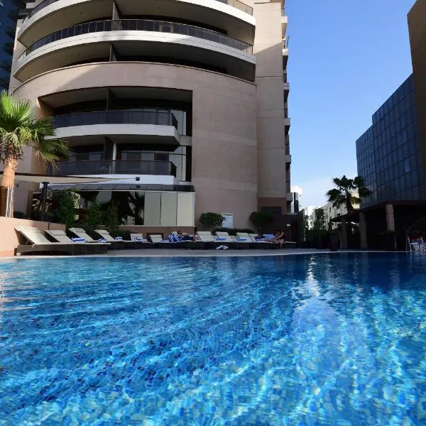 Majestic City Retreat Hotel，位于Al Barāḩah的酒店