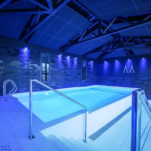 Le Magic Hôtel & Spa，位于Gennes-sur-Seiche的酒店