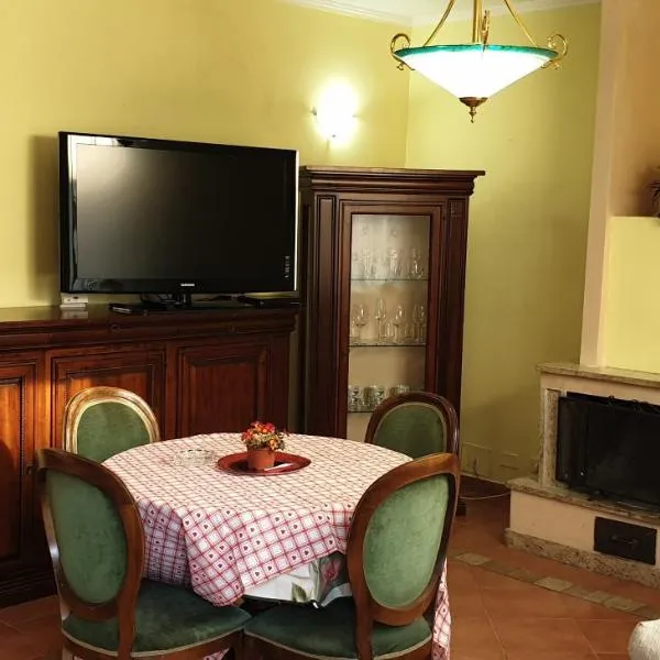 Casa con Giardino privata nel Centro Città，位于韦莱特里的酒店