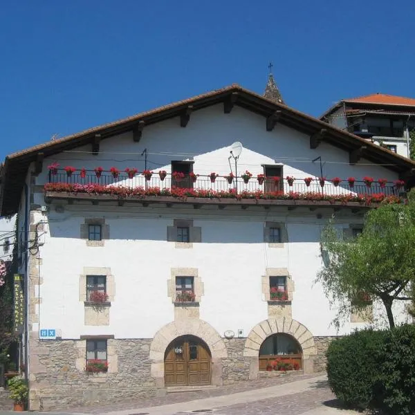 Hostal Ezkurra，位于Arrarats的酒店
