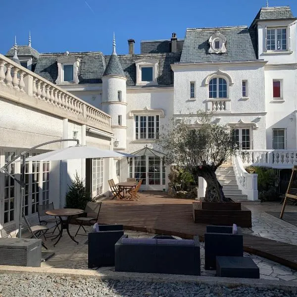 Villa Florian，位于讷伊-普莱桑斯的酒店