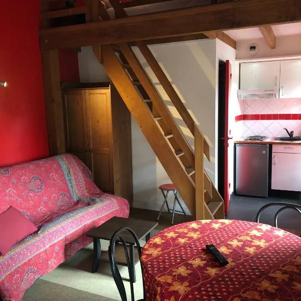 Appartements et Chambres Le Vaumurier de Saint Lambert，位于圣朗贝尔的酒店