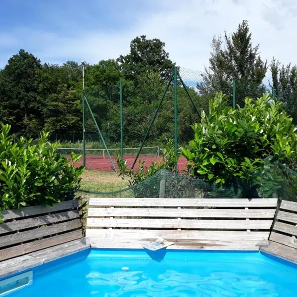 La Vache Tennis Privé，位于Lurcy-le-Bourg的酒店