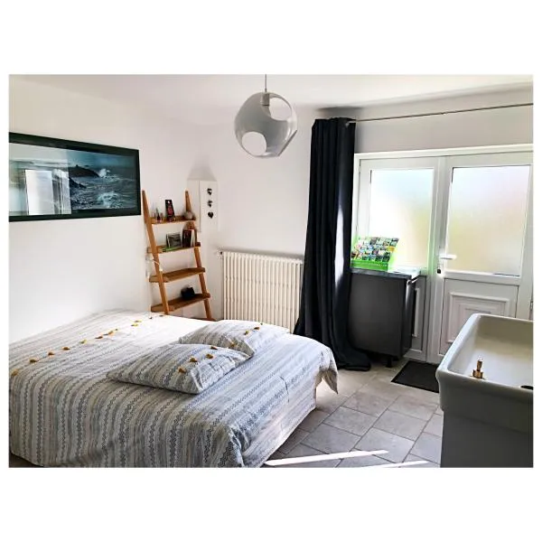 CHAMBRE POMME HAPPY close to Bayeux Normandie 2 pers，位于Monceaux-en-Bessin的酒店