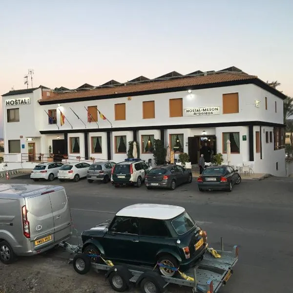 Hostal Mesón Arboleas，位于Zurgena的酒店