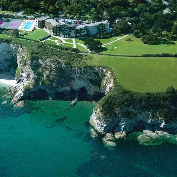 The Carlyon Bay Hotel and Spa，位于Penwithick的酒店