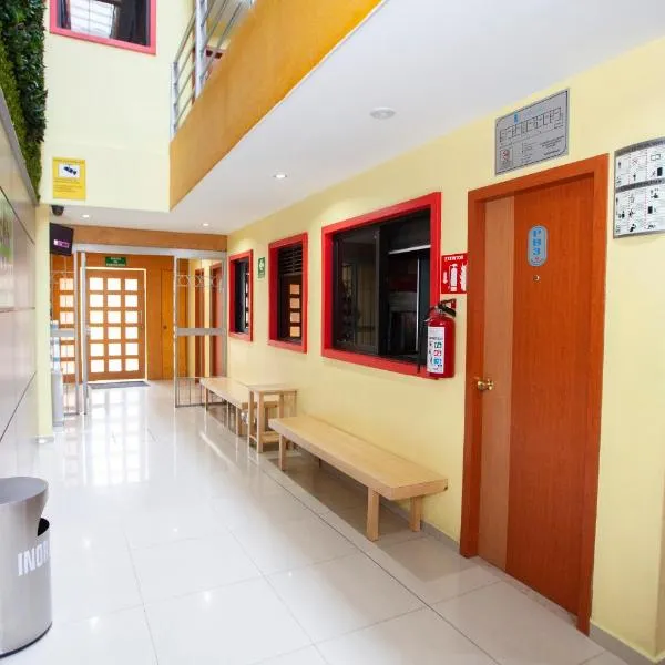 Hotel Lira - Sólo Adultos，位于墨西哥城的酒店