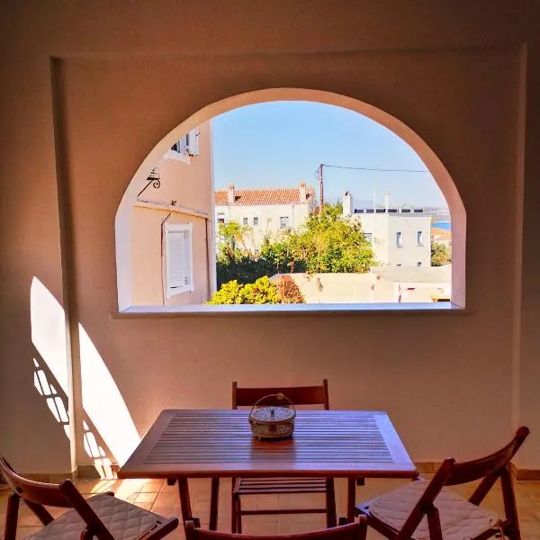 Spetses Center Comfy Apartment，位于Panayía Élona的酒店