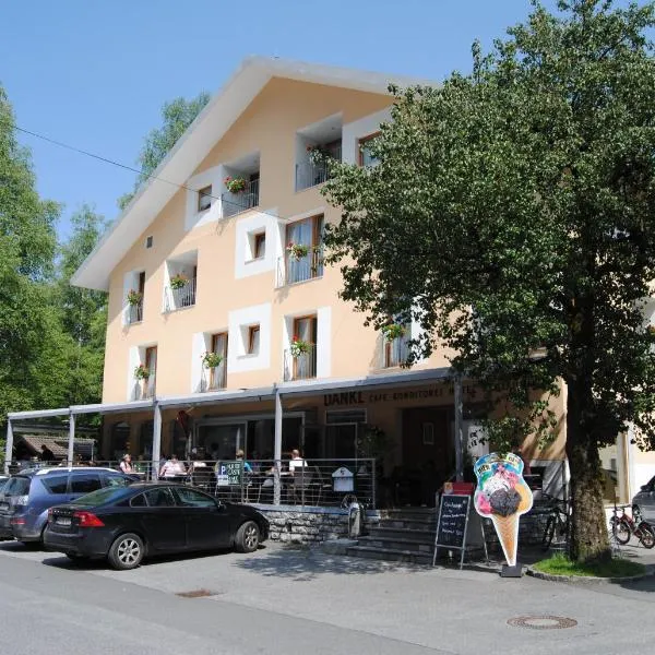 丹科乐餐厅酒店，位于洛弗附近魏斯巴赫的酒店