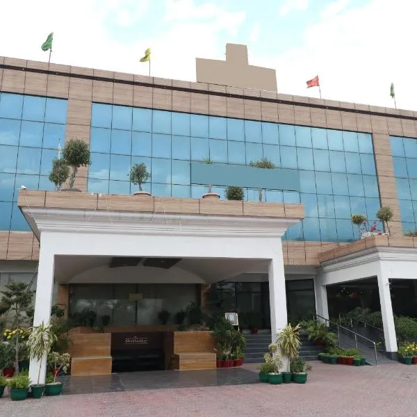 Hotel Shagun Chandigarh Zirakpur，位于Dera Bassi的酒店