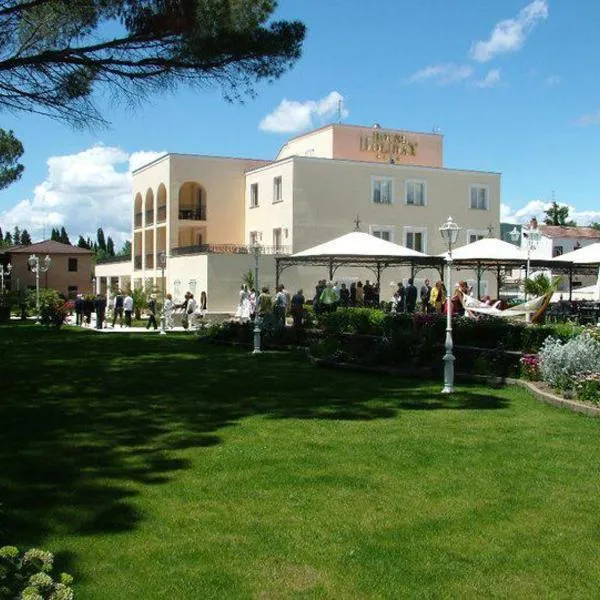 苏拉格湖滨假日酒店，位于San Lorenzo Nuovo的酒店