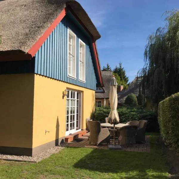 "Lotsenhaus" by Ferienhaus Strandgut，位于博恩的酒店