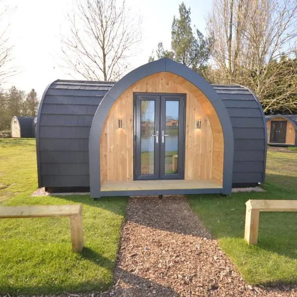 Camping Pods, Carlton Meres Holiday Park，位于Rendham的酒店