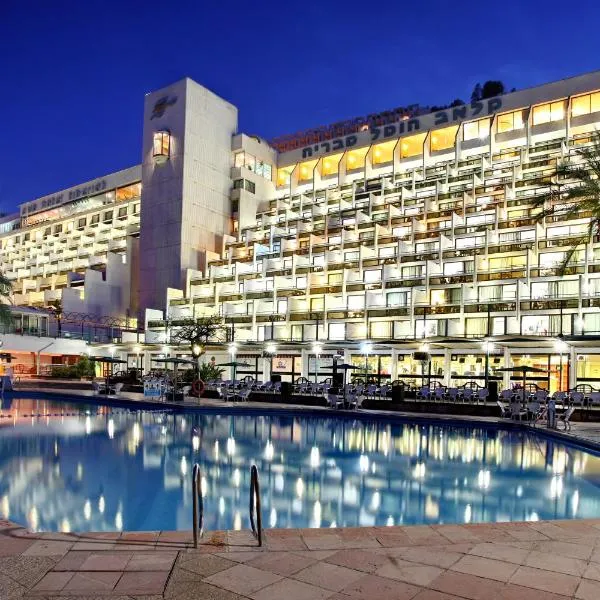 Club Hotel Tiberias - Suites Hotel，位于H̱ammat的酒店