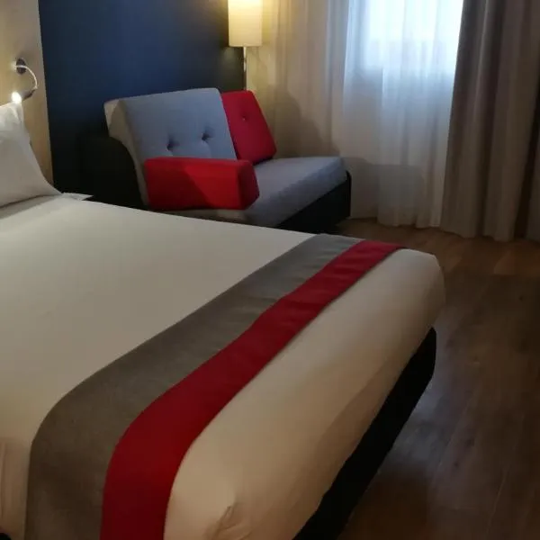 Holiday Inn Express Málaga Airport, an IHG Hotel，位于阿罗约德拉迷雅的酒店