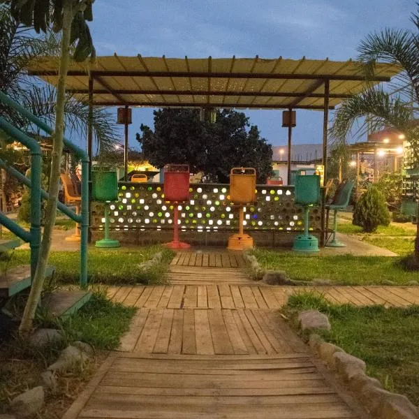 The Upcycled Hostel Huacachina，位于伊察的酒店