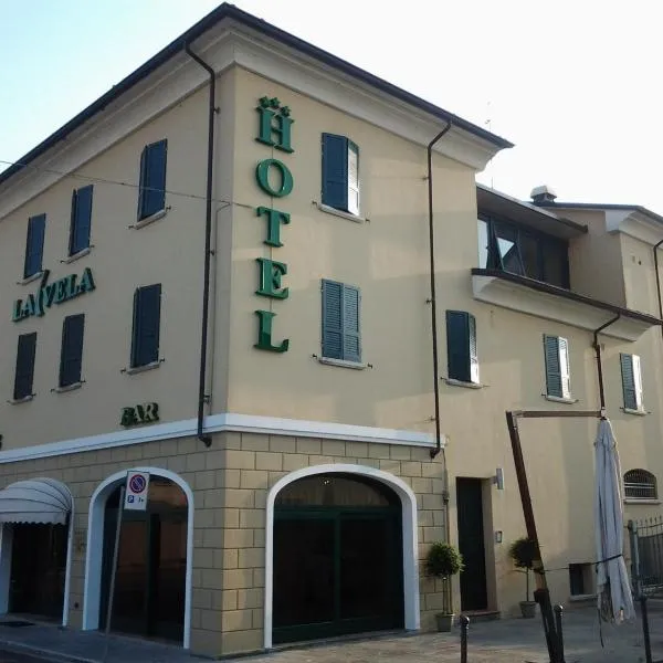 阿维拉酒店，位于Boretto的酒店