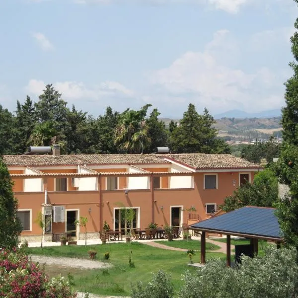 Agriturismo Torre Del Golfo，位于博特里切洛的酒店