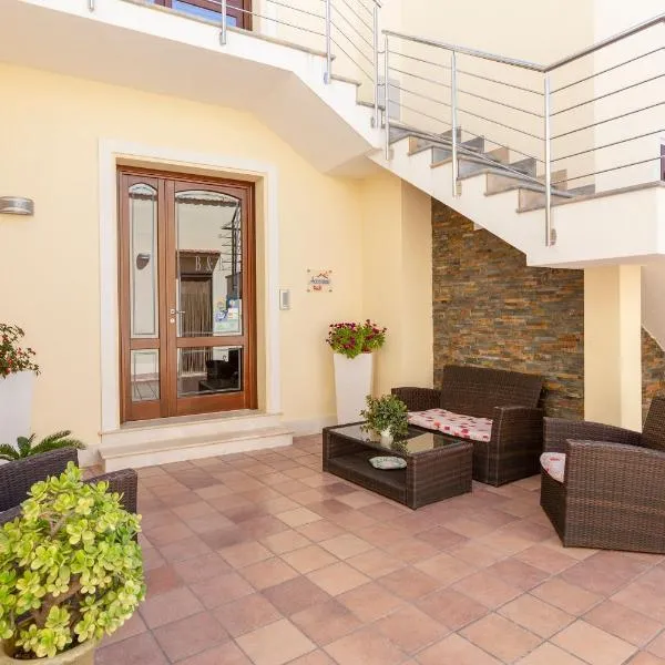 Bed&Breakfast Acasamia，位于卡斯泰卢佐的酒店