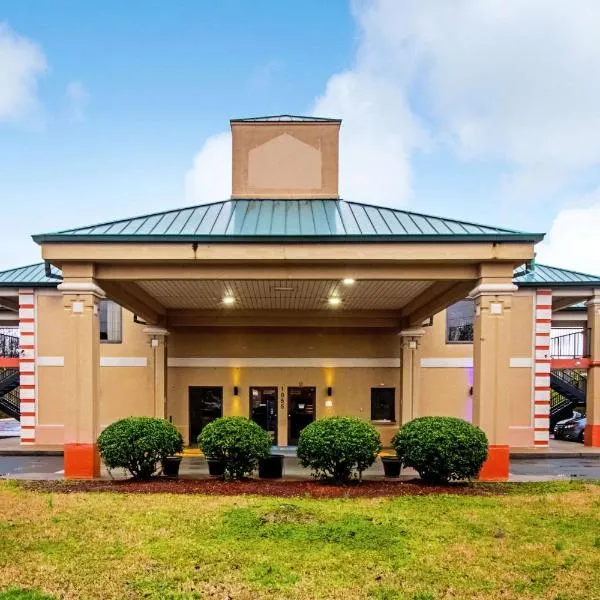 Quality Inn & Suites Dickson，位于迪克森的酒店