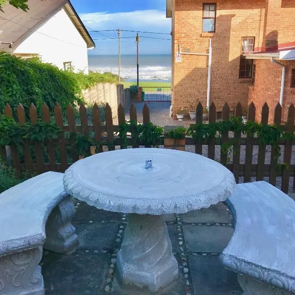 Charming Seaside Cottage，位于东伦敦的酒店