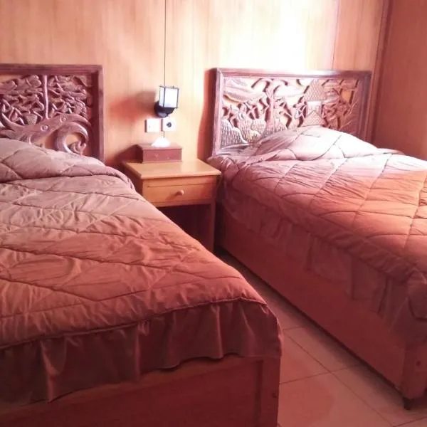 Cafe Lava Hostel，位于布罗莫的酒店